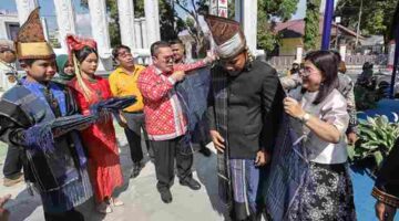 Wali Kota Pematangsiantar Wesly Silalahi, S.H., M.Kn., dalam rangkaian peringatan Hari Jadi ke-155 Kota Pematangsiantar, yang berkaitan dengan sejarah Raja Sang Naualuh Damanik.