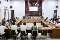 Rapat persiapan Karnaval Pesta Rakyat dalam rangka peringatan Hari Jadi ke-155 Kota Pematangsiantar di Ruang Data Pemko, Rabu (15 April 2026) siang.