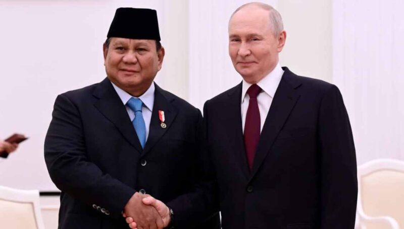 Presiden Republik Indonesia, Prabowo Subianto, menggelar pertemuan dengan Presiden Federasi Rusia, Vladimir Putin, di Istana Kremlin pada Senin, 13 April 2026.