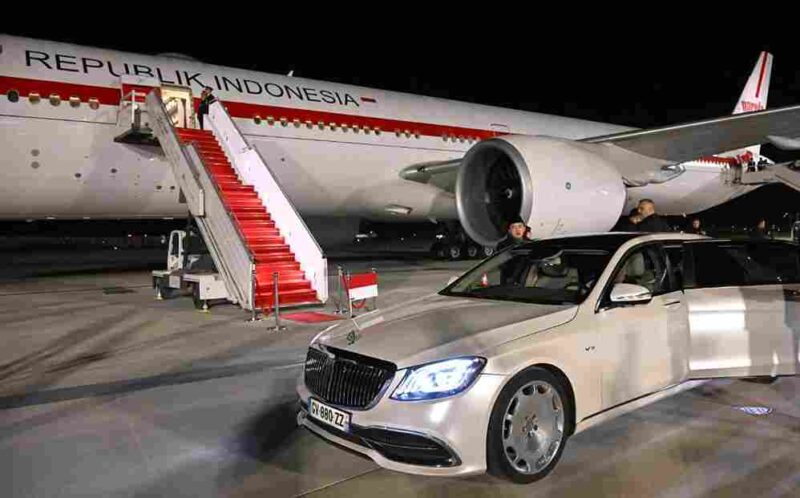 Presiden Republik Indonesia Prabowo Subianto tiba di Paris, Prancis, setelah menuntaskan pertemuan bilateral selama sekitar lima jam dengan Presiden Federasi Rusia Vladimir Putin di Istana Kremlin, Moskow, pada Senin, 13 April 2026.