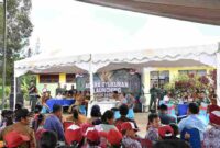 Bupati Samosir, Vandiko T. Gultom, bersama Komandan Kodim (Dandim) 0210/TU Letkol Inf. Ronald Tampubolon, secara simbolis memulai pembangunan 30 titik sumur bor