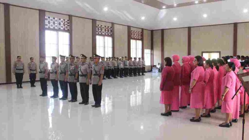 Upacara serah terima jabatan dan pisah sambut yang digelar pada Rabu, 15 April 2026, di Aula Polres Simalungun, Kabupaten Simalungun.