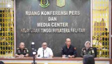 Konferensi pers Kejaksaaan Tinggi Sumatera Selatan