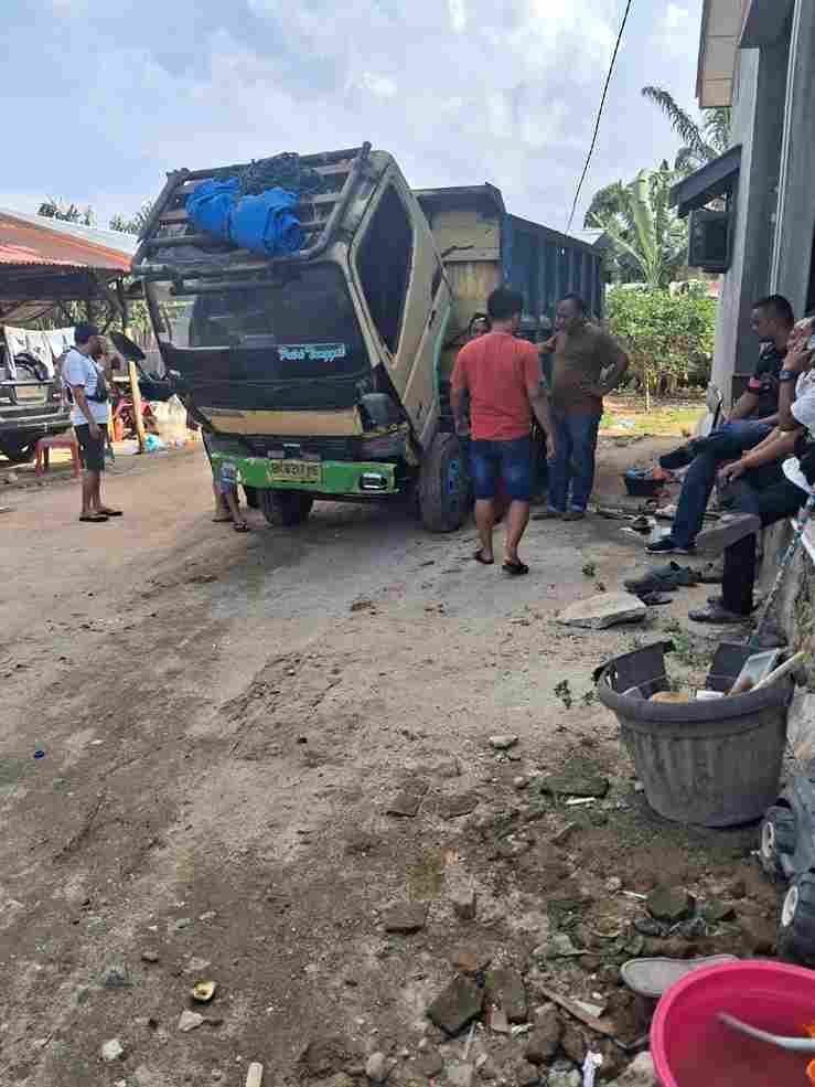 dump truck yang digelapkan oleh para tersangka.