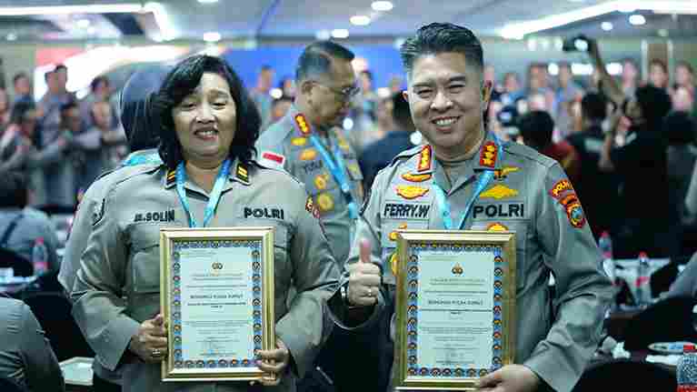 Bidang Hubungan Masyarakat Kepolisian Daerah Sumatera Utara meraih dua penghargaan dari Divisi Humas Markas Besar Polri dalam penilaian kinerja periode Januari–Maret 2026.