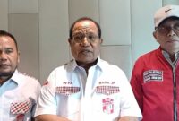 Ketua Umum DPP bara JP Willem Frans Ansanay saat didampingi Sekretaris dan Bendahara DPP bara JP baru-baru ini.