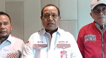 Ketua Umum DPP bara JP Willem Frans Ansanay saat didampingi Sekretaris dan Bendahara DPP bara JP baru-baru ini.