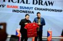 Gubernur Sumatera Utara (Sumut) Muhammad Bobby Afif Nasution Bersama Ketua PSSI Erick Thohir, Walikota Medan Ricko Waas, serta Presiden AFF Khiev Sameth menyaksikan Drawing Grup Piala AFF U19 atau Asean U19 Boys’ Bank Sumut Championship 2026 di Aula Raja Inal Siregar, Kantor Gubernur Sumut, Jalan Diponegoro 30, Medan,  Kamis (7/5/2026).