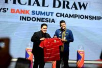 Gubernur Sumatera Utara (Sumut) Muhammad Bobby Afif Nasution Bersama Ketua PSSI Erick Thohir, Walikota Medan Ricko Waas, serta Presiden AFF Khiev Sameth menyaksikan Drawing Grup Piala AFF U19 atau Asean U19 Boys’ Bank Sumut Championship 2026 di Aula Raja Inal Siregar, Kantor Gubernur Sumut, Jalan Diponegoro 30, Medan,  Kamis (7/5/2026).
