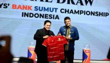 Gubernur Sumatera Utara (Sumut) Muhammad Bobby Afif Nasution Bersama Ketua PSSI Erick Thohir, Walikota Medan Ricko Waas, serta Presiden AFF Khiev Sameth menyaksikan Drawing Grup Piala AFF U19 atau Asean U19 Boys’ Bank Sumut Championship 2026 di Aula Raja Inal Siregar, Kantor Gubernur Sumut, Jalan Diponegoro 30, Medan,  Kamis (7/5/2026).