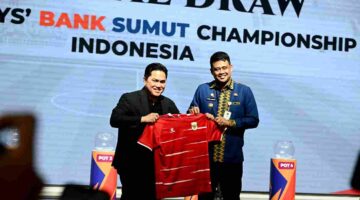 Gubernur Sumatera Utara (Sumut) Muhammad Bobby Afif Nasution Bersama Ketua PSSI Erick Thohir, Walikota Medan Ricko Waas, serta Presiden AFF Khiev Sameth menyaksikan Drawing Grup Piala AFF U19 atau Asean U19 Boys’ Bank Sumut Championship 2026 di Aula Raja Inal Siregar, Kantor Gubernur Sumut, Jalan Diponegoro 30, Medan,  Kamis (7/5/2026).