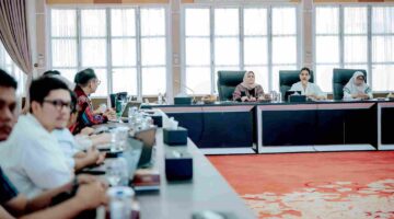 Ketua Dewan Kerajinan Nasional Daerah (Dekranasda) Sumut Kahiyang Ayu  bersama Wakil Ketua Titiek Sugiharti memimpin Rapat Persiapan BTN Indonesia Fashion Week (IFW) 2026, di Aula Tengku Rizal Nurdin, Jalan Sudirman Medan, Senin (25/5/2026).