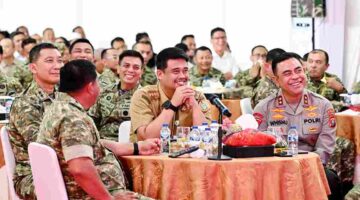 Gubernur Sumatera Utara (Sumut) Bobby Afif Nasution bersama Pangdam I/Bukit Barisan Mayjen TNI Hendy Antariksa, Kapolda Sumut Irjen Pol Whisnu Hermawan Februanto, serta jajaran Forkopimda, mengikuti peresmian nasional operasionalisasi 1.061 Koperasi Desa/Kelurahan Merah Putih yang dipimpin Presiden Prabowo Subianto secara virtual dari KMP Tanjung Selamat, Kecamatan Medan Tuntungan, Sabtu (16/5/2026). 