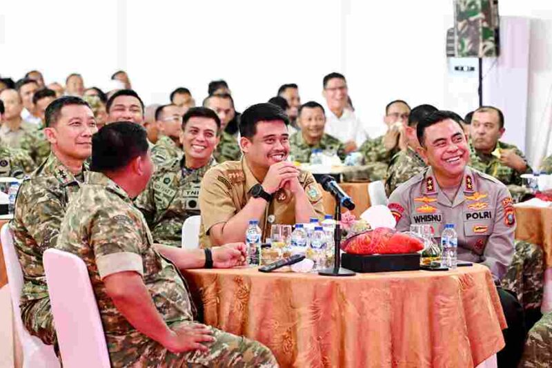 Gubernur Sumatera Utara (Sumut) Bobby Afif Nasution bersama Pangdam I/Bukit Barisan Mayjen TNI Hendy Antariksa, Kapolda Sumut Irjen Pol Whisnu Hermawan Februanto, serta jajaran Forkopimda, mengikuti peresmian nasional operasionalisasi 1.061 Koperasi Desa/Kelurahan Merah Putih yang dipimpin Presiden Prabowo Subianto secara virtual dari KMP Tanjung Selamat, Kecamatan Medan Tuntungan, Sabtu (16/5/2026). 