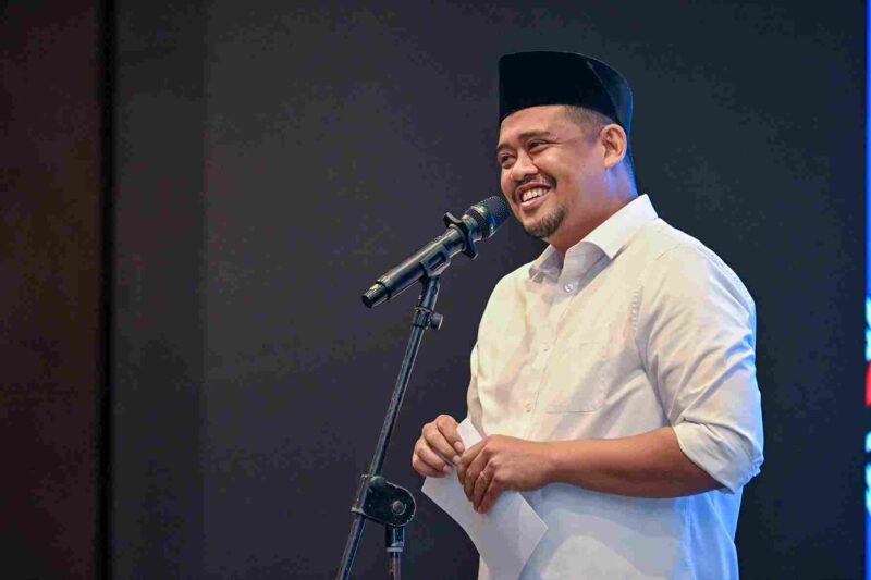 Gubernur Sumatera Utara Bobby Nasution menghadiri pelantikan Dewan Pimpinan Daerah (DPD) Ikatan Keluarga Nasution Dohot Anak Boruna (IKANAS) Sumatera Utara periode 2025–2030 yang digelar di Hotel Grand Mercure, Jalan Sutomo, Medan, Minggu (3 Mei 2026).