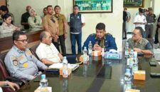 Gubernur Sumut Bobby Nasution mengunjungi Pool Bus Antar Lintas Sumatera (ALS) di Jalan Sisingamangaraja, Medan, Kamis (7/5/2026). 