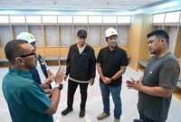 Gubernur Sumut Bobby Nasution meninjau proses rehabilitasi dan renovasi Stadion Teladan Medan, Sabtu (30/5/2026). 