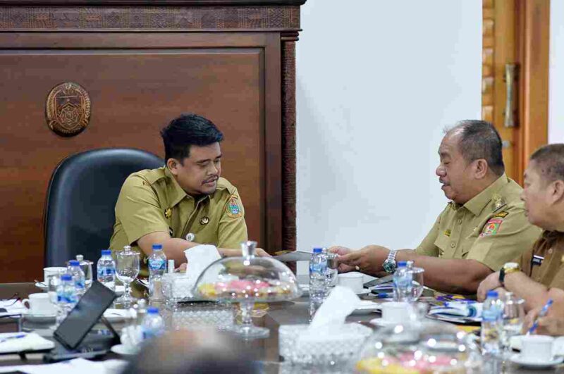 Gubernur Sumatera Utara (Sumut) Muhammad Bobby Afif Nasution didampingi Wakil Gubernur Sumut Surya menerima kunjungan Bupati Asahan Taufik Zainal Abidin di Kantor Gubernur Sumut Jalan Diponegoro Kota Medan, Senin (18/5/2026).