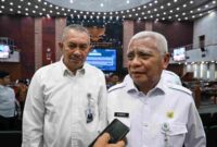 Wakil Gubernur Sumut Surya yang didampingi Pj Sekdaprov Sumut Sulaiman Harahap saat wawancara usai Rapat Paripurna DPRD Sumut dengan agenda Penyampaian Persetujuan DPRD Sumut terhadap Kerjasama Pemprov Sumut dengan Ironman Group tentang Kerja sama Pengembangan Pariwisata dan Kebudayaan Berkelanjutan serta agenda Penyampaian Persetujuan Usul Ranperda Provinsi Sumut tentang Bentuk Hukum PD. Aneka Industri Jasa menjadi PT. Aneka Industri Jasa (Perseroda) di Gedung Rapat Paripurna DPRD Sumut, Jalan Imam Bonjol, Medan, Rabu (6/5/2026).