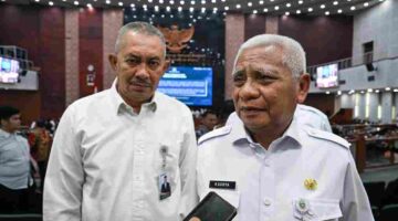 Wakil Gubernur Sumut Surya yang didampingi Pj Sekdaprov Sumut Sulaiman Harahap saat wawancara usai Rapat Paripurna DPRD Sumut dengan agenda Penyampaian Persetujuan DPRD Sumut terhadap Kerjasama Pemprov Sumut dengan Ironman Group tentang Kerja sama Pengembangan Pariwisata dan Kebudayaan Berkelanjutan serta agenda Penyampaian Persetujuan Usul Ranperda Provinsi Sumut tentang Bentuk Hukum PD. Aneka Industri Jasa menjadi PT. Aneka Industri Jasa (Perseroda) di Gedung Rapat Paripurna DPRD Sumut, Jalan Imam Bonjol, Medan, Rabu (6/5/2026).