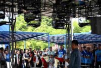 Gubernur Sumatera Utara (Sumut) Muhammad Bobby Afif Nasution secara resmi membuka kontes burung berkicau dalam rangka perayaan Anniversary ke-4 Sedulur Kicau Mania Nusantara (SKMN) di Katamso Land, Jalan Brigjen Katamso, Medan, Minggu (17/5/2026).