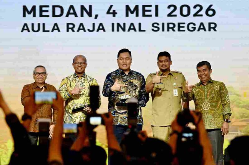 Gubernur Sumatera Utara (Sumut) Muhammad Bobby Afif Nasution didampingi Pj Sekdaprov Sumut Sulaiman Harahap, menghadiri Pengukuhan Kepala Kantor Perwakilan Lembaga Penjamin Simpanan I Jimmy Ardianto, di Aula Raja Inal Siregar, Kantor Gubernur Sumut, Jalan Diponegoro 30 Medan, Senin (4/5/2026). 