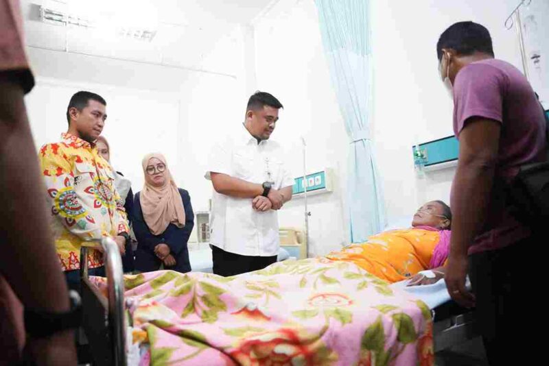 Gubernur Sumatera Utara Muhammad Bobby Afif Nasution didampingi Bupati Labuhanbatu Utara (Labura) Hendriyanto Sitorus melakukan kunjungan  ke Rumah Sakita Umum Daerah (RSUD) Aek Kanopan Kabupaten Labura, baru-baru ini.