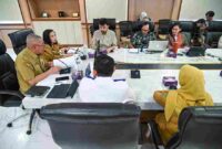 Pj. Sekdaprov Sumut, Sulaiman Harahap memimpin Rapat Persiapan Pelaksanaan Kegiatan Pekan Raya Sumatera Utara (PRSU) ke 50 di Ruang Rapat 1, lantai 2 Kantor Gubernur Sumut, Jalan Diponegoro No. 30, Medan, Senin (25/5/2026).