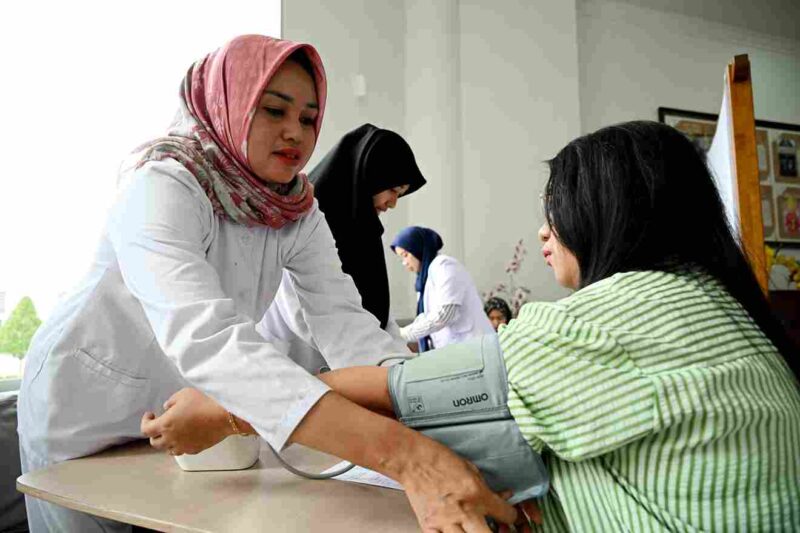 Ratusan Aparatur Sipil Negara (ASN) antusias mengikuti kegiatan vaksinasi kanker serviks yang digelar Korps Pegawai Republik Indonesia (Korpri) Sumut berkolaborasi dengan Biofarma, di Lobby Dekranasda, Kantor Gubernur Sumut Jalan Diponegoro Nomor 30 Medan, Rabu (6/5/2026)