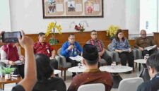 Temu Pers bersama Badan Kesatuan Bangsa dan Politik (Kesbangpol) Provinsi Sumatera Utara, yang difasilitasi Dinas Komunikasi dan Informatika Sumut berlangsung di Lobby Dekranasda Lantai 1 Kantor Gubernur Sumut Jalan Diponengoro Nomor 30 Medan, Kamis (7/5/2026).