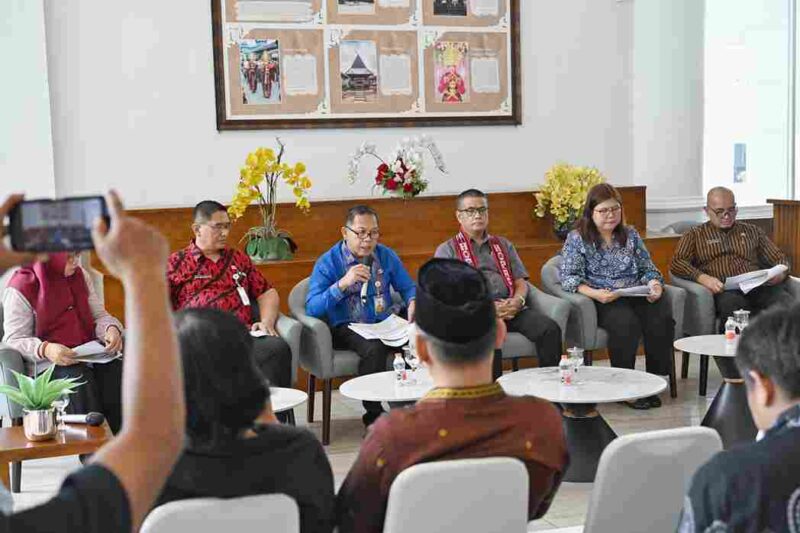 Temu Pers bersama Badan Kesatuan Bangsa dan Politik (Kesbangpol) Provinsi Sumatera Utara, yang difasilitasi Dinas Komunikasi dan Informatika Sumut berlangsung di Lobby Dekranasda Lantai 1 Kantor Gubernur Sumut Jalan Diponengoro Nomor 30 Medan, Kamis (7/5/2026).