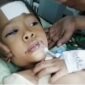 Seorang bocah 9 tahun diduga menjadi korban tabrak lari di Medan Tembung dan kini dirawat intensif di RS Haji Medan akibat luka serius.