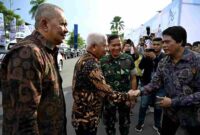 Wakil Gubernur Sumatera Utara (Sumut)  Surya didampingi Penjabat Sekretaris Daerah Provinsi (Sekdaprov)  Sumut Sulaiman Harahap, menghadiri Festival Kesenian Sumatera Utara bertema Harmoni Kolaborasi Seni, Satu Panggung Seribu Warna di halaman Plaza Medan Fair, Jalan Gatot Subroto, Medan, Jumat (8/5/2026).