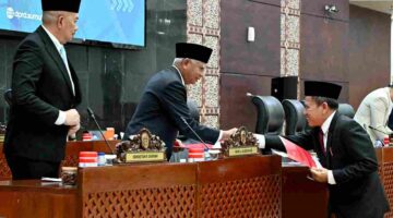 Penyampaian Keputusan DPRD Sumut terkait rekomendasi terhadap LKPj Gubernur Sumut Tahun Anggaran 2025 yang berlangsung di Gedung DPRD Sumut, Jalan Imam Bonjol, Medan, Senin, 11 Mei 2026.