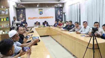 Kepolisian Resor Labuhanbatu menggelar konferensi pers berlangsung pada Jumat (1/5/2026) di Aula Tunggal Panaluan Mapolres Labuhanbatu.