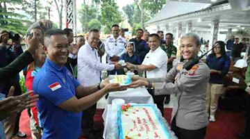 Pemerintah Kota Pematangsiantar menggelar peringatan Hari Buruh Internasional (May Day) 2026 yang berlangsung pada Jumat (1/5/2026) di Lapangan Adam Malik, Kota Pematangsiantar.