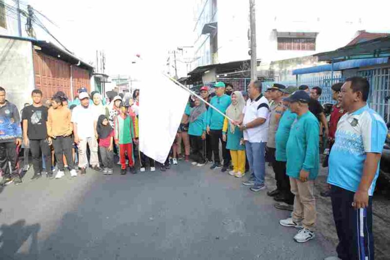 Bupati Asahan lepas gerak jalan santai May Day 2026 di Kisaran.