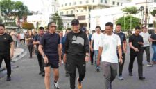 Wali Kota Medan Rico Waas bersama Arya Sinulingga dan Dandim berbaur dengan warga di CFD Lapangan Merdeka Medan.
