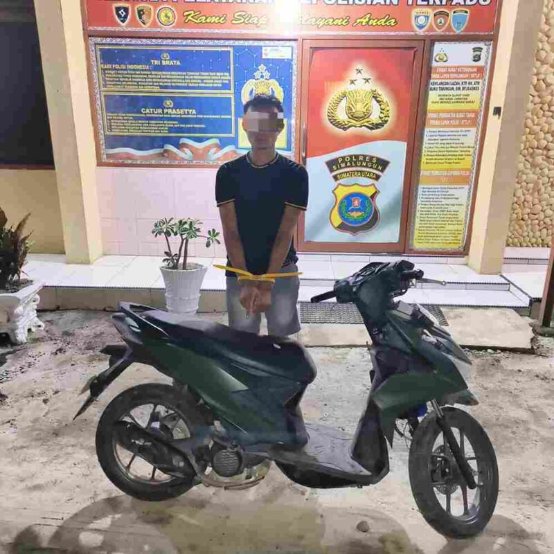 Terduga pelaku berinisial S (26)  usai diamankan di kawasan Nagori Bukit Maraja.