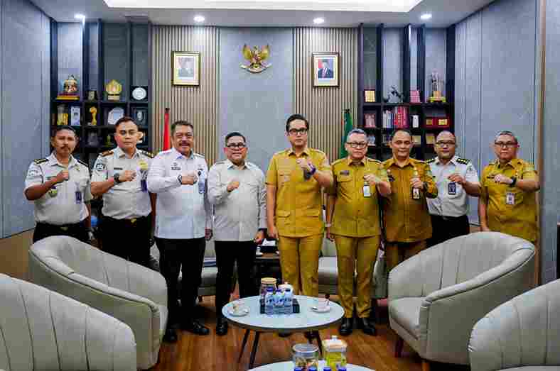 Rico Tri Putra Bayu Waas menerima kunjungan Kepala Kantor Wilayah Imigrasi Sumatera Utara, Parlindungan.