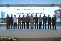 Foto bersama usai bimbingan teknis (bimtek) calon kabupaten/kota percontohan anti korupsi yang digelar di Aula Melati, Kantor Bupati Asahan, Selasa (5 Mei 2026).