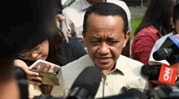 Menteri Energi dan Sumber Daya Mineral (ESDM) Bahlil Lahadalia memberikan keterangan pers kepada awak media di kompleks Istana Kepresidenan Jakarta pada Selasa, 5 Mei 2026. 