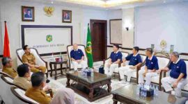 Wali Kota Medan, Rico Tri Putra Bayu Waas, saat menerima audiensi Ketua Yayasan Buddha Tzu Chi Sumatera Utara, Mujianto, di Balai Kota Medan.