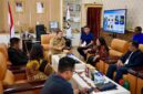 Wali Kota Pematangsiantar, Wesly Silalahi, S.H., M.Kn., saat menerima audiensi pimpinan Gereja Kristen Protestan Simalungun (GKPS) bersama panitia Konser Harmoni 30 Tahun Internasionalisasi United Evangelical Mission (UEM), di Balai Kota Pematangsiantar, Selasa (5 Mei 2026).