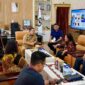 Wali Kota Pematangsiantar, Wesly Silalahi, S.H., M.Kn., saat menerima audiensi pimpinan Gereja Kristen Protestan Simalungun (GKPS) bersama panitia Konser Harmoni 30 Tahun Internasionalisasi United Evangelical Mission (UEM), di Balai Kota Pematangsiantar, Selasa (5 Mei 2026).