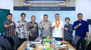 Foto bersama Permahi dan Divisi Humas POLRI beberapa waktu lalu. 