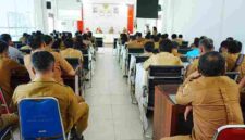 Sosialisasi yang digelar Dinas Penanaman Modal dan Pelayanan Terpadu Satu Pintu (DPMPTSP) di Aula Kantor Bupati Samosir.