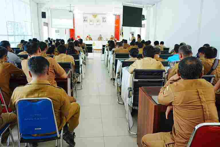 Sosialisasi yang digelar Dinas Penanaman Modal dan Pelayanan Terpadu Satu Pintu (DPMPTSP) di Aula Kantor Bupati Samosir.