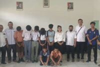 Razia pelajar bolos sekolah dan memberikan pembinaan humanis serta melibatkan orang tua dan sekolah.