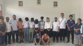 Razia pelajar bolos sekolah dan memberikan pembinaan humanis serta melibatkan orang tua dan sekolah.